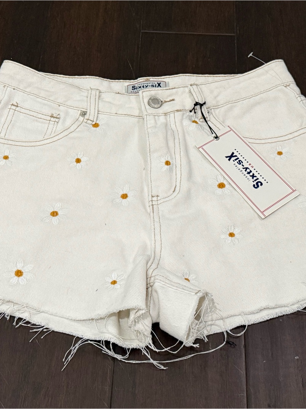 Sixty-Six White Daisy-Embroidered Denim Shorts Cut Offs